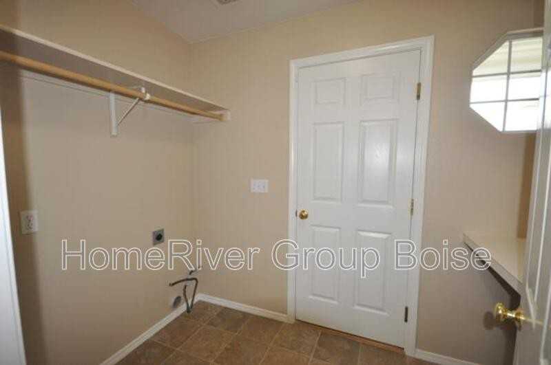 3044 N Sagefire Ave - Photo 7 of 17