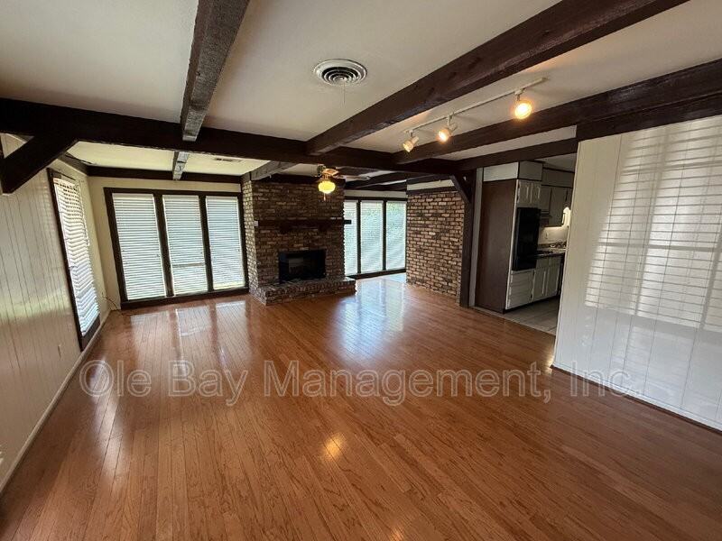 702 Ynestra Dr - Photo 2 of 6