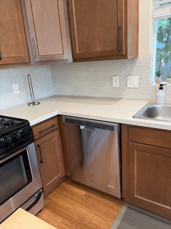 1574 Basswood Ave - Photo 3 of 11