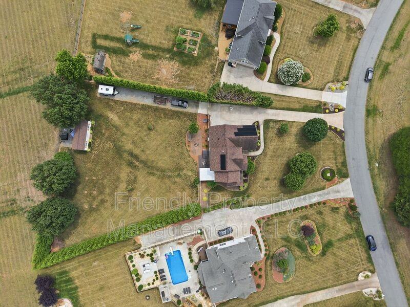 2714 Colton Dr - Photo 2 of 31