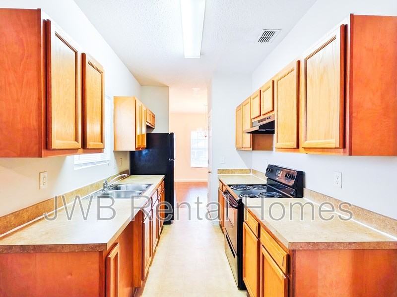 8450 Jasper Ave - Photo 2 of 11