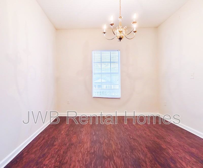 8450 Jasper Ave - Photo 4 of 11