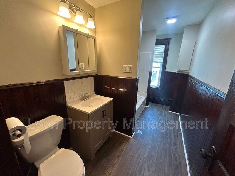 568 Elm St #1 - Photo 5 of 11