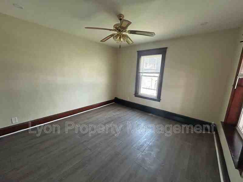 568 Elm St #1 - Photo 7 of 11