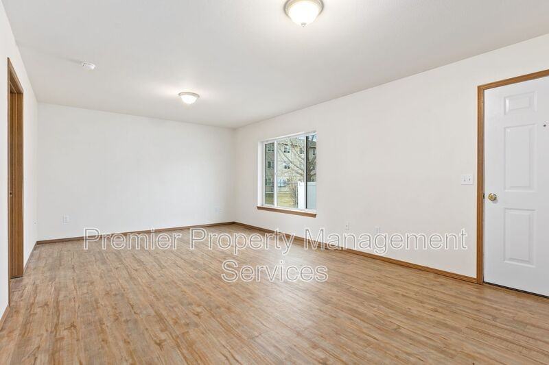 408 Rice Ln - Photo 2 of 12
