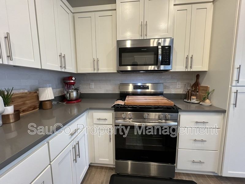 31407 Nw Yorkshire St - Photo 6 of 13