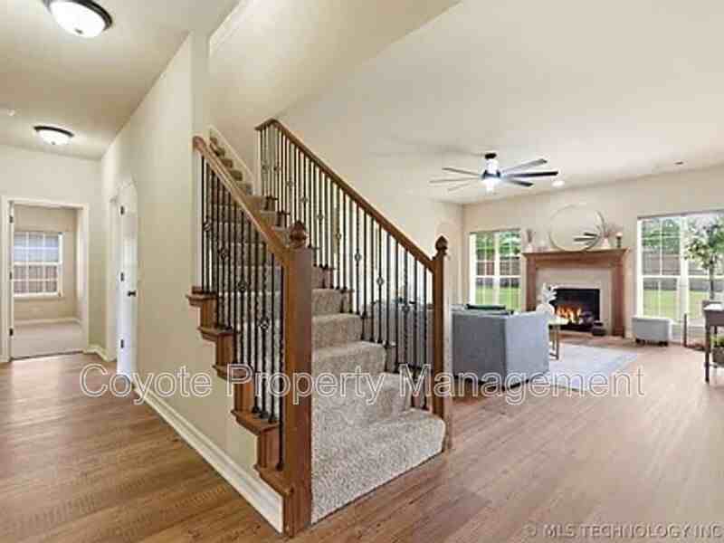 2809 N Fern Ave - Photo 3 of 23