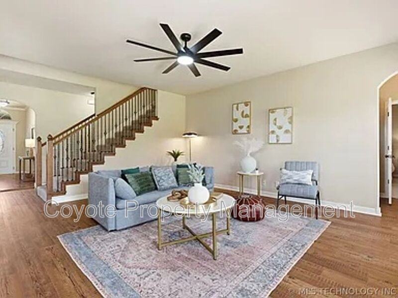 2809 N Fern Ave - Photo 4 of 23