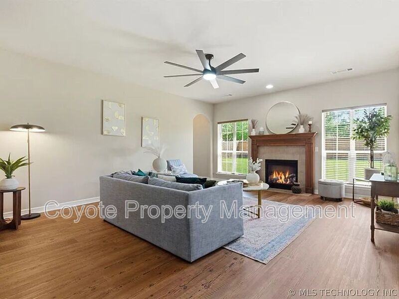 2809 N Fern Ave - Photo 5 of 23