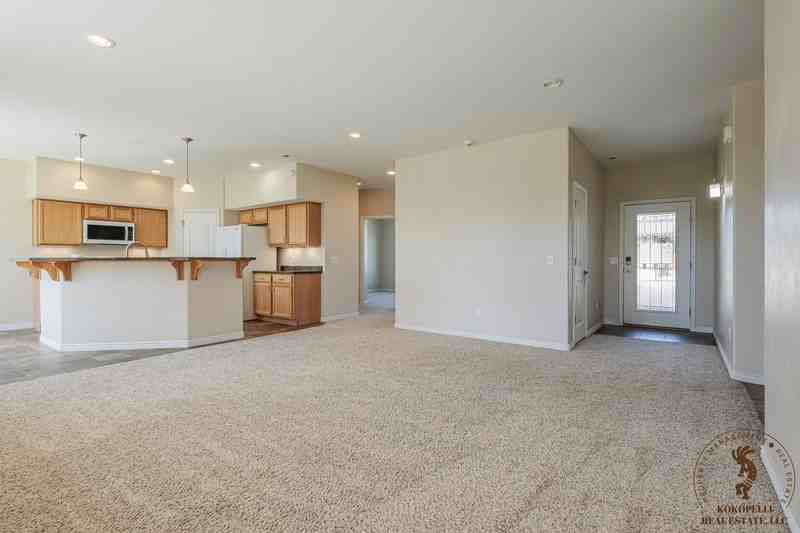 672 Muirfield Dr - Photo 3 of 10