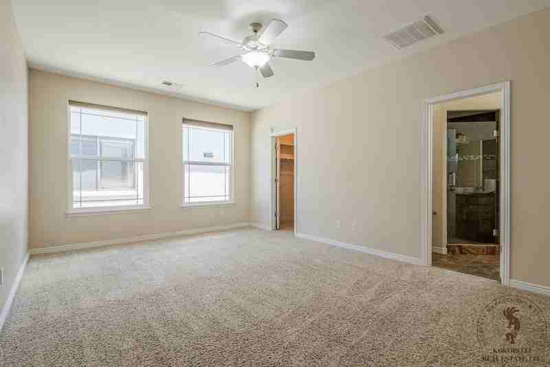 672 Muirfield Dr - Photo 4 of 10
