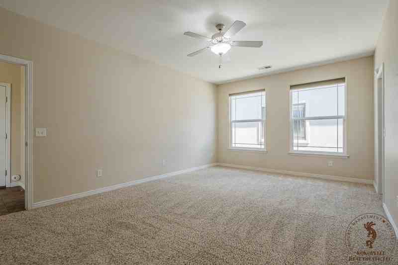 672 Muirfield Dr - Photo 5 of 10