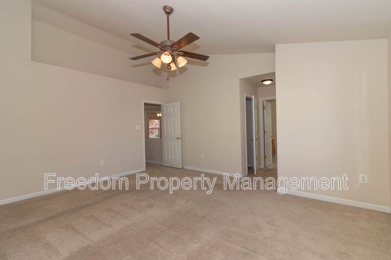 6758 Sutton Oaks Way - Photo 5 of 40