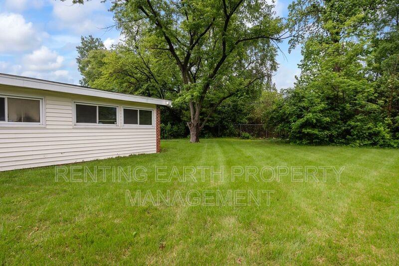 6452 Evergreen Blvd - Photo 5 of 34