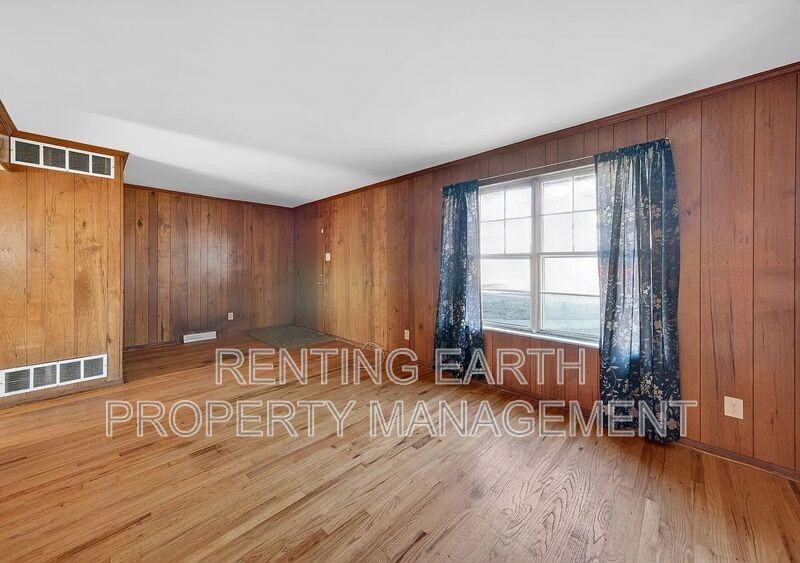 8908 Scottdale Ave - Photo 6 of 19