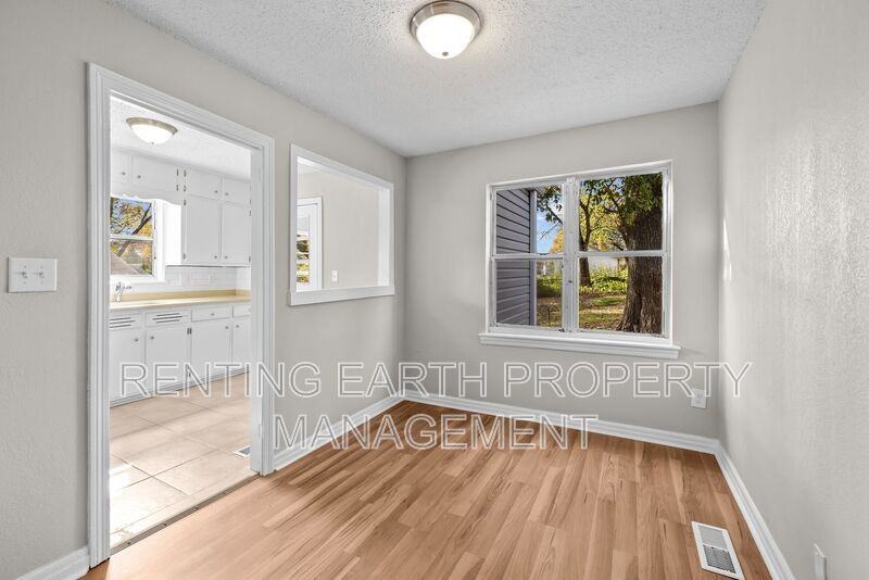 7404 Paris Ave - Photo 4 of 17