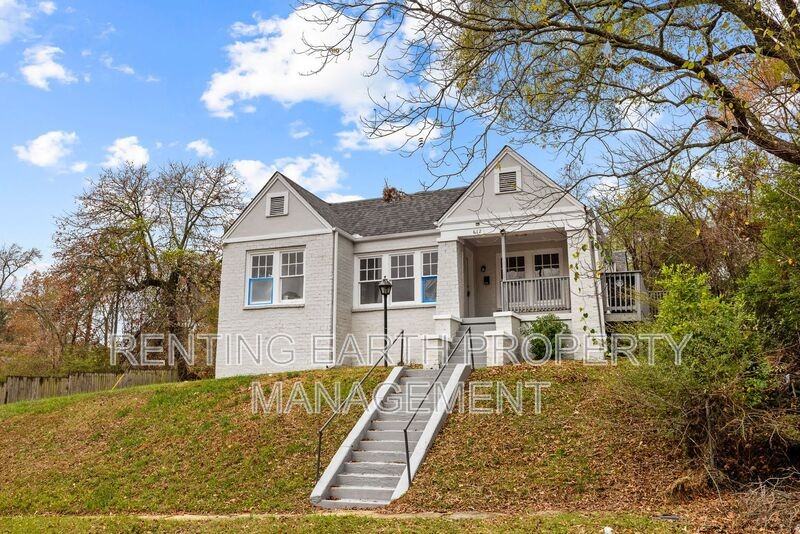 612 12th St W - Photo 4 of 17