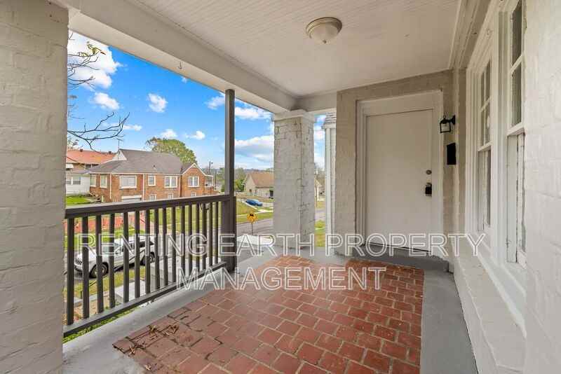 612 12th St W - Photo 5 of 17