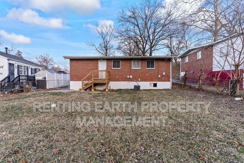 801 Thomas Ave - Photo 3 of 18