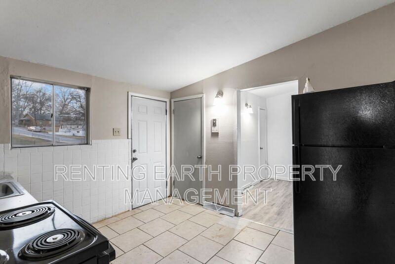 801 Thomas Ave - Photo 7 of 18