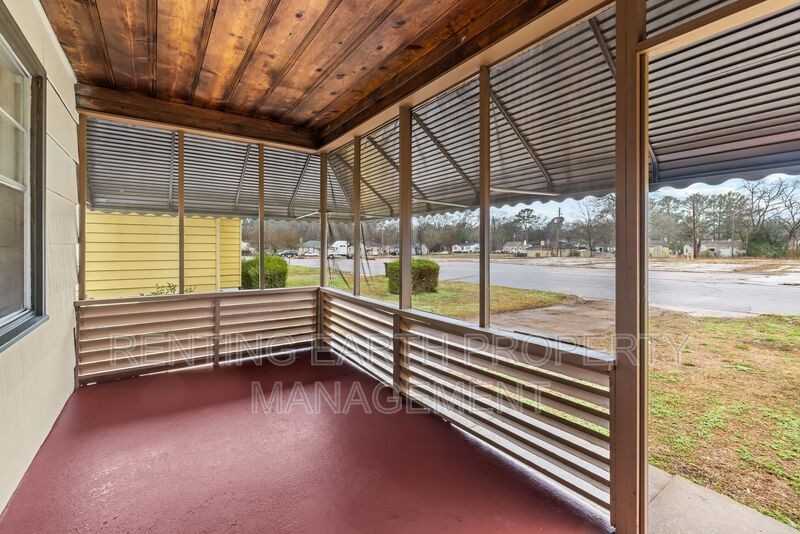 5717 Avenue O - Photo 6 of 18
