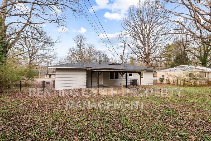 221 Lawson Rd - Photo 3 of 17