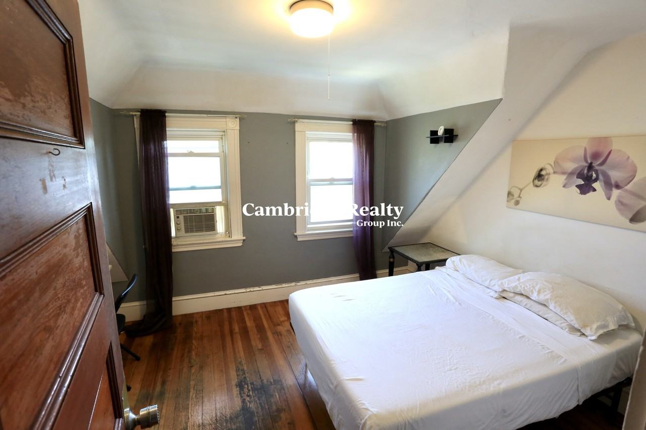 124 Forest St #3T - Photo 2 of 5