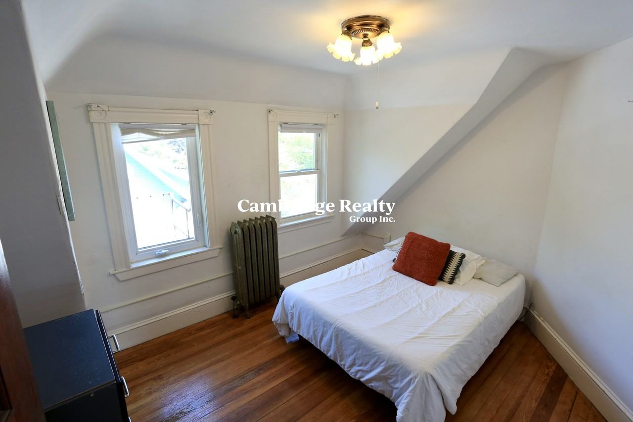 124 Forest St #3T - Photo 3 of 5