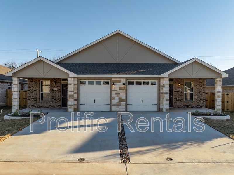 5200 Rose Garden Loop - Photo 2 of 27