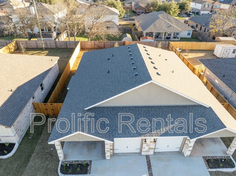 5200 Rose Garden Loop - Photo 3 of 27