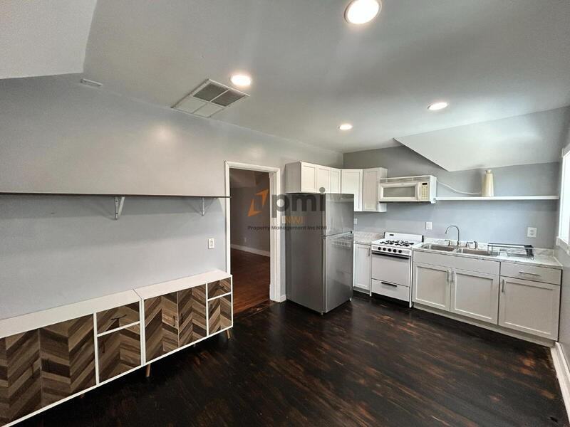 1101 Manhattan St - Photo 4 of 16