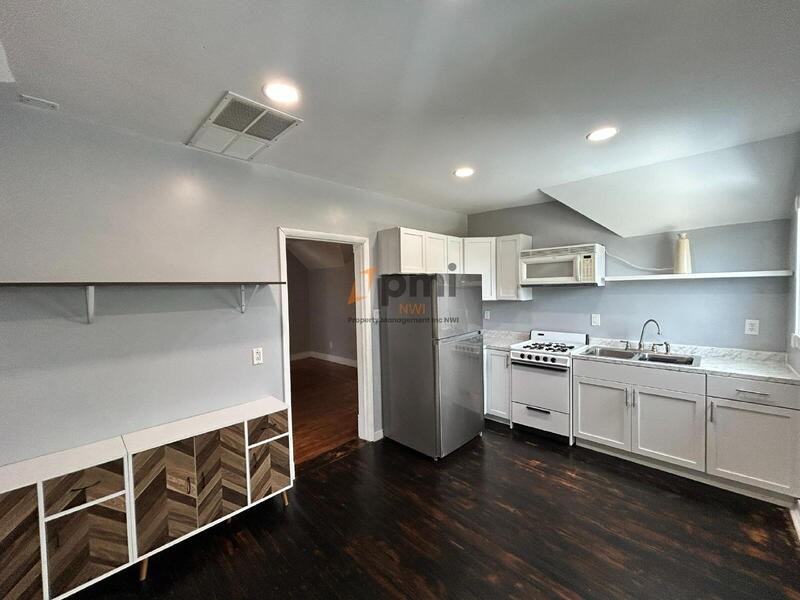 1101 Manhattan St - Photo 5 of 16