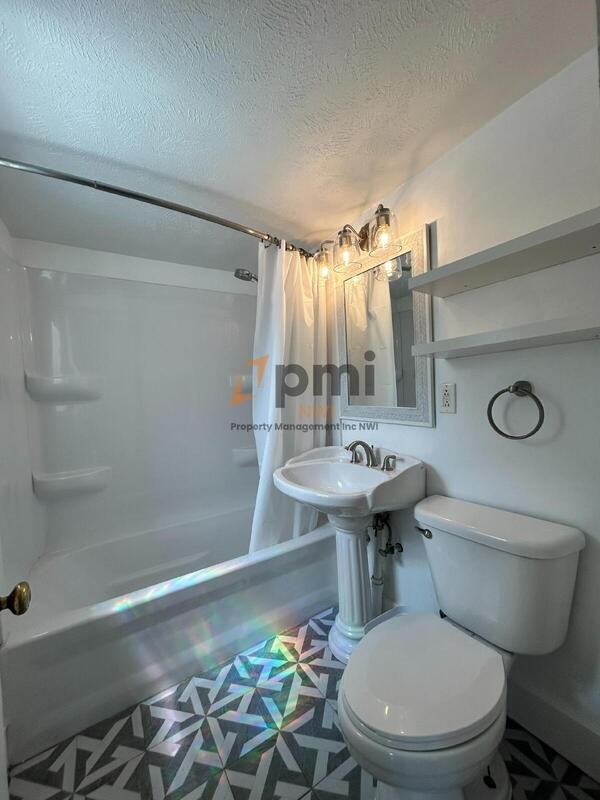 1101 Manhattan St - Photo 6 of 16