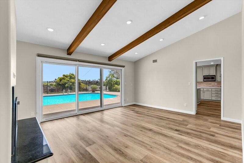 1165 Catalina Blvd - Photo 4 of 24
