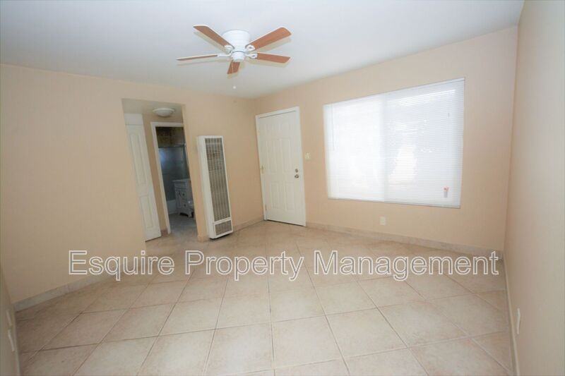 154 E C St #D - Photo 3 of 10