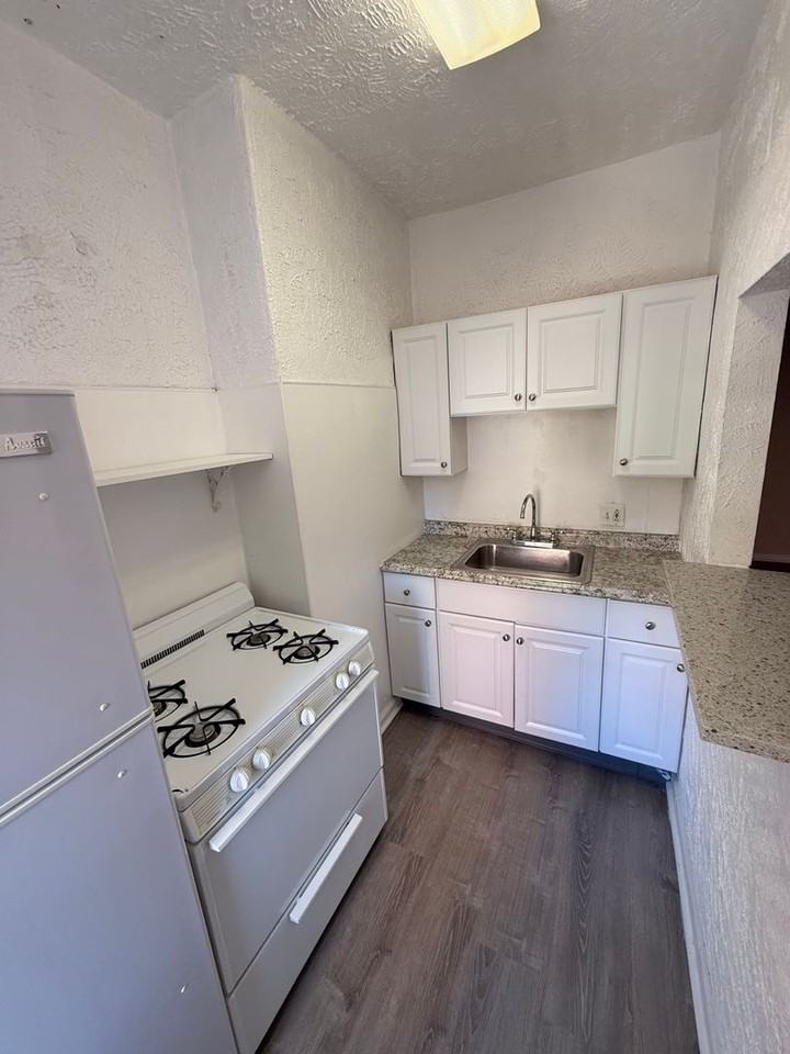 Rittenhouse Apartments - Photo 4 of 17