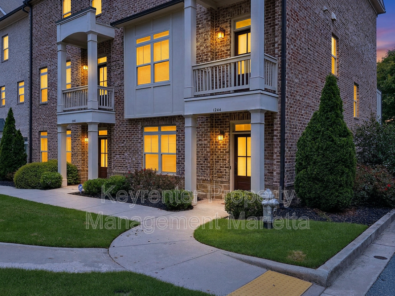 1244 Stone Castle Cir Se - Photo 2 of 37