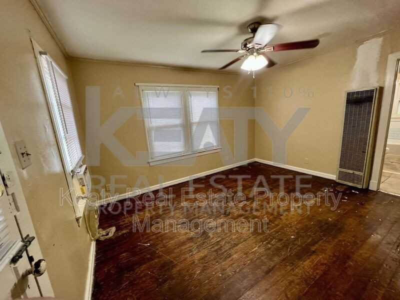 409 Silkwood St - Photo 3 of 8