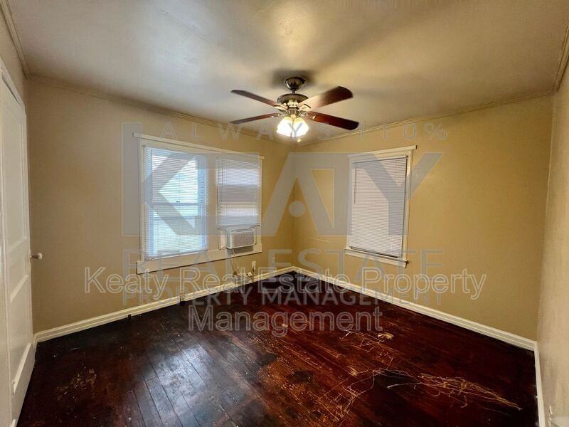 409 Silkwood St - Photo 7 of 8