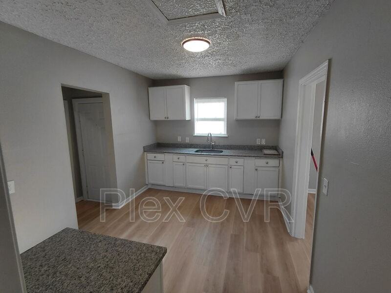 2822 Colorado St - Photo 3 of 8