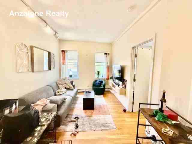 392 Commercial St #2