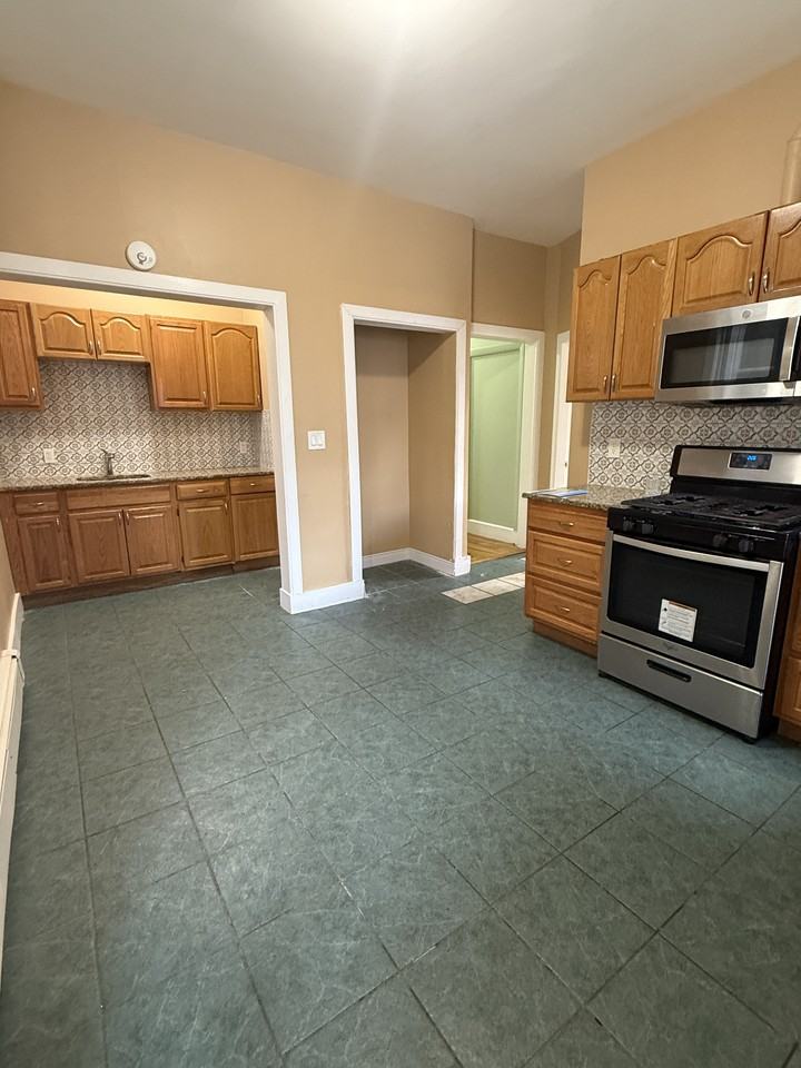 6 W Eagle St #1