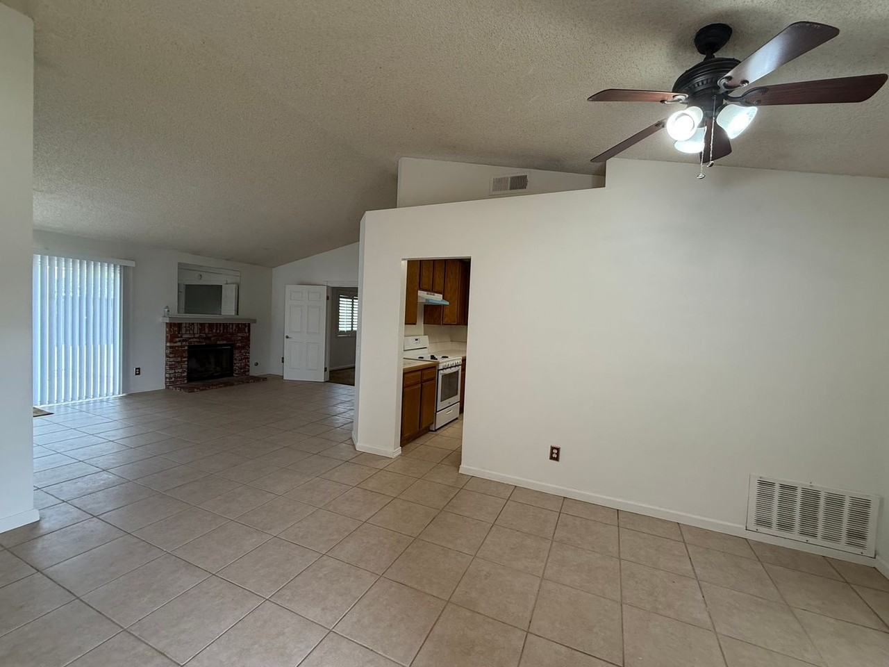 15191 Farmington Ct - Photo 2 of 29