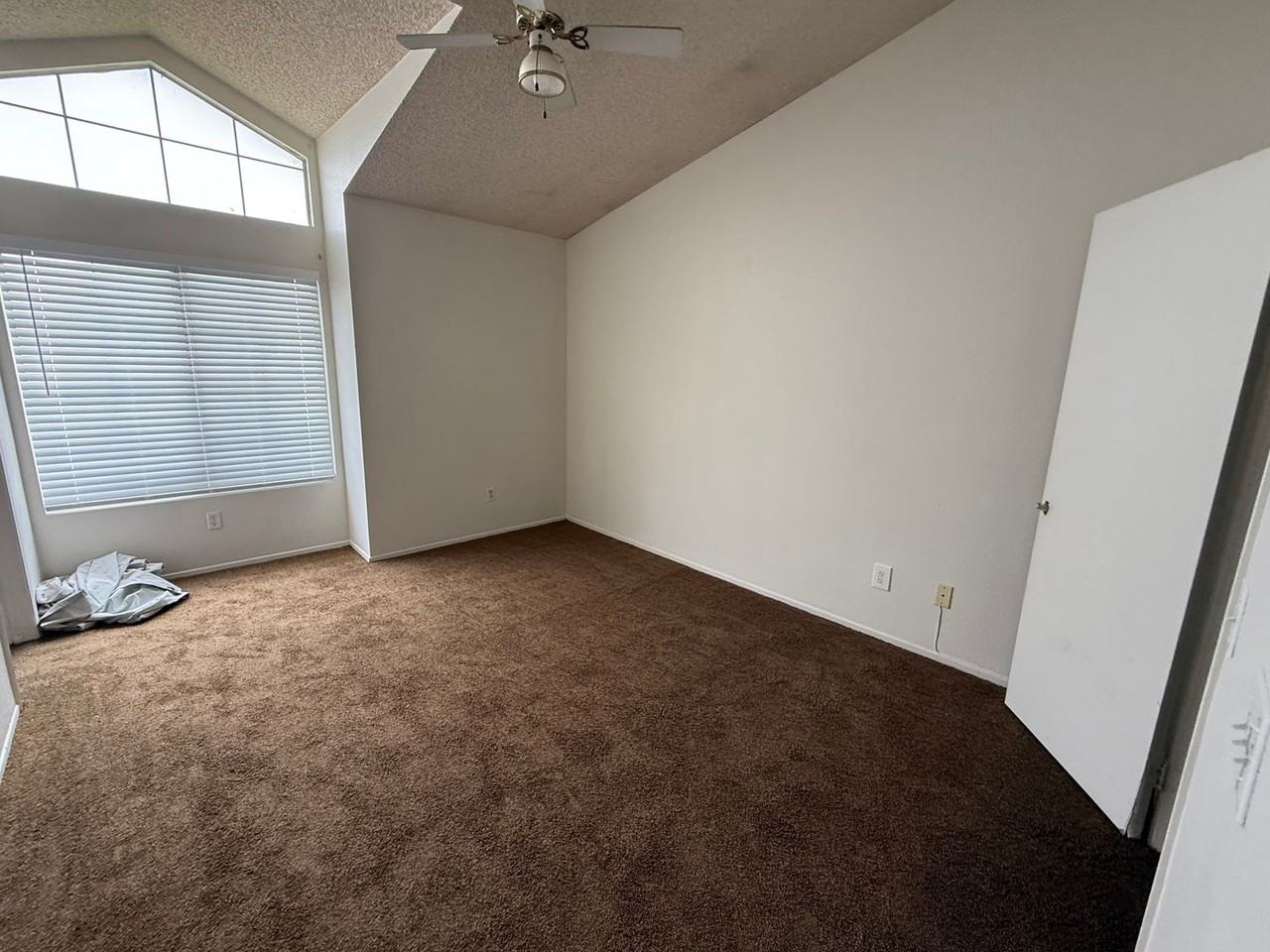 15191 Farmington Ct - Photo 4 of 29