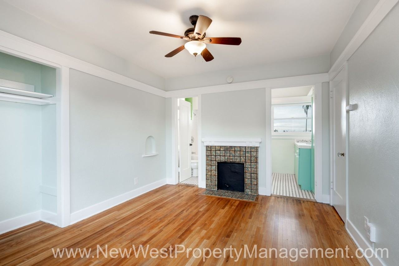 2419 Market St #B - Photo 5 of 16