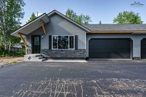 featured image of 725 W Briar Dr