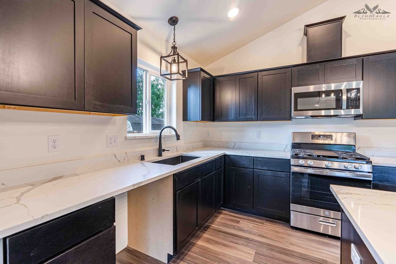 725 W Briar Dr - Photo 6 of 22