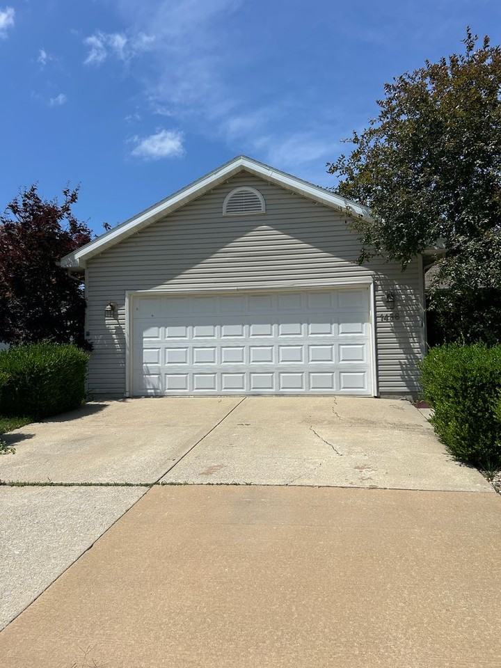 1456 Kingsley Dr - Photo 2 of 10