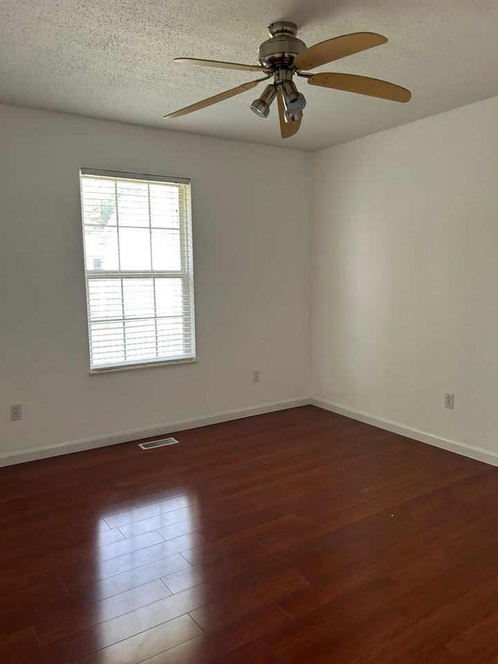 1456 Kingsley Dr - Photo 3 of 10