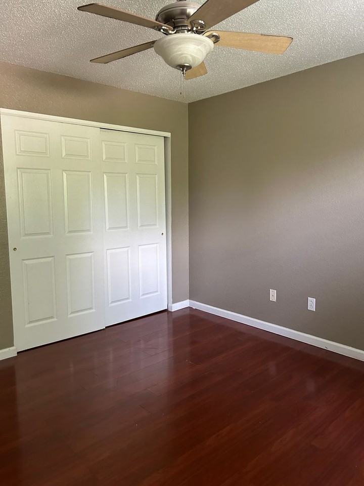 1456 Kingsley Dr - Photo 4 of 10